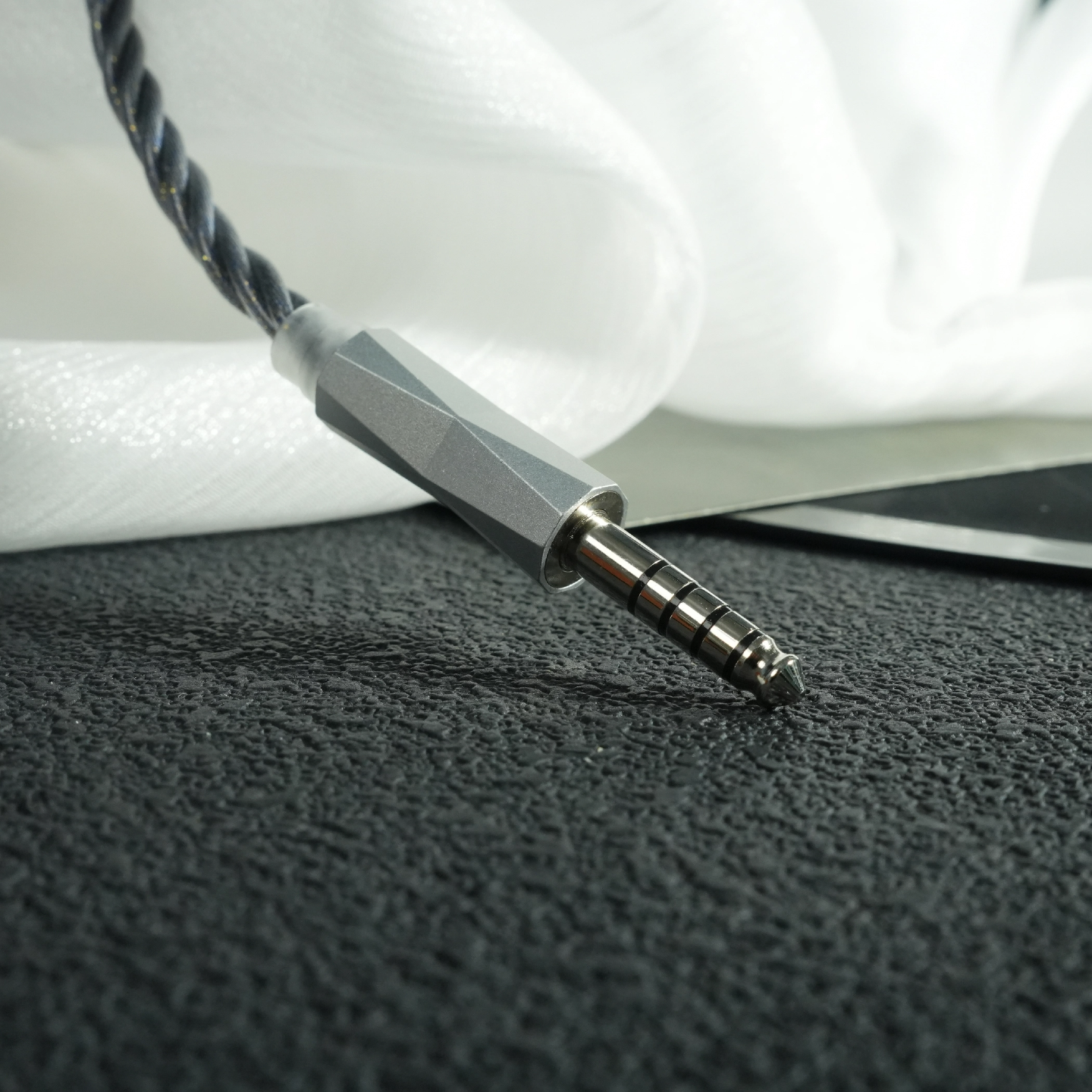 ZiSin-97 IEM cable 4.4 rhodium - đánh giá và giá Golf Zero